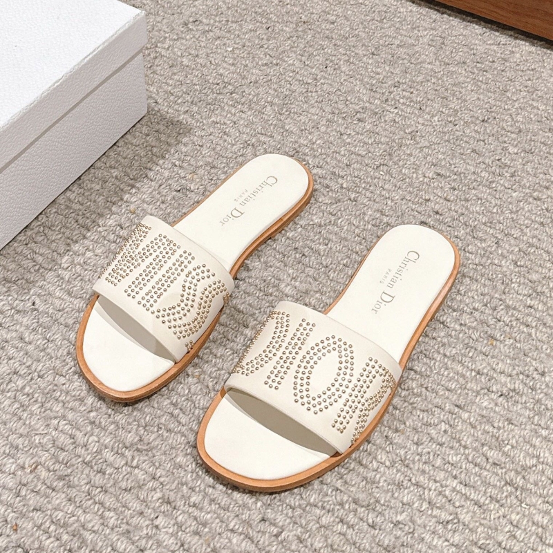 ch**an D*or slippers